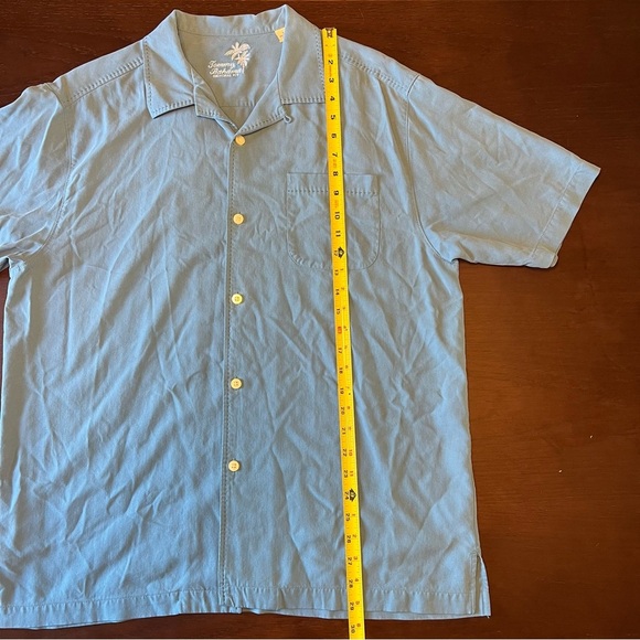 Tommy Bahama 100% silk mens button down short sleeve. Size L. Hawaiian, resort - Picture 5 of 7
